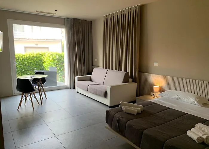 Apart Otel Amare & 4*